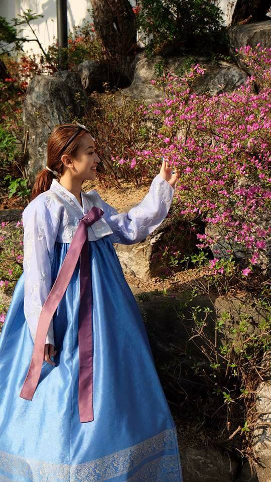 Vân Hugo xinh như gái Hàn khi mặc Hanbok-1