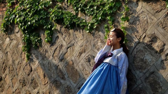 Vân Hugo xinh như gái Hàn khi mặc Hanbok-2