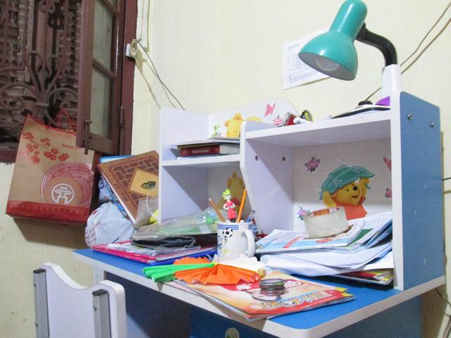 Bé trai ở Hà Nội bị bố và mẹ kế bạo hành đến gãy xương sườn giờ ra sao?-6