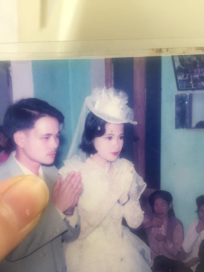 Dân tình lại đồng loạt khoe ảnh cưới của bố mẹ ngày xưa, giản dị mà đầy ắp kỷ niệm-8