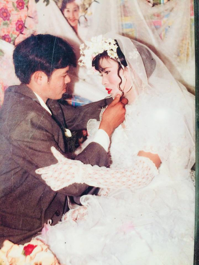 Dân tình lại đồng loạt khoe ảnh cưới của bố mẹ ngày xưa, giản dị mà đầy ắp kỷ niệm-1