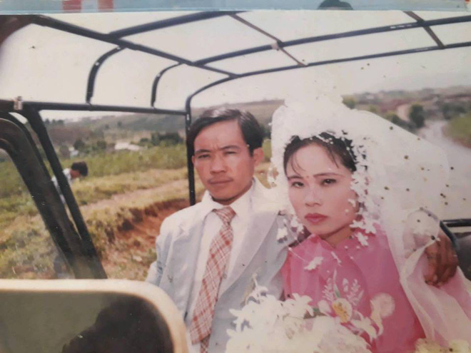 Dân tình lại đồng loạt khoe ảnh cưới của bố mẹ ngày xưa, giản dị mà đầy ắp kỷ niệm-21