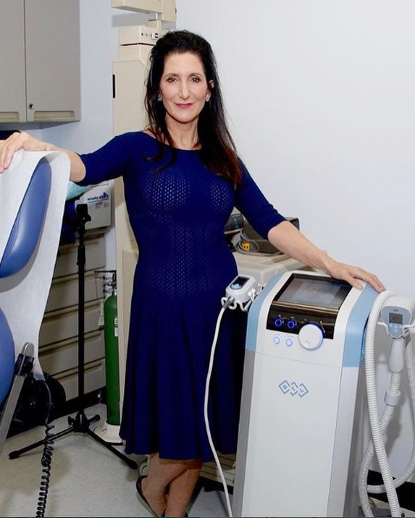 Đã 43 tuổi mà vẫn sở hữu làn da đẹp, hóa ra Angelina Jolie chỉ nhờ cậy đến những bí kíp này-2