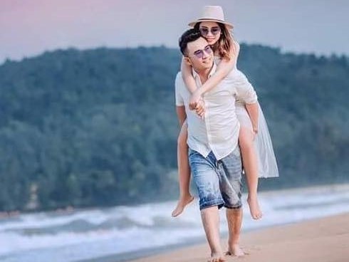 Bạn bè 'quẩy' nhiệt tình khi cô dâu chơi DJ trong đám cưới