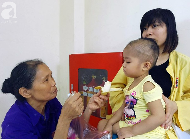 Bé gái hơn 3 tuổi đau đớn trải qua 2 lần phẫu thuật trị xạ u não-4
