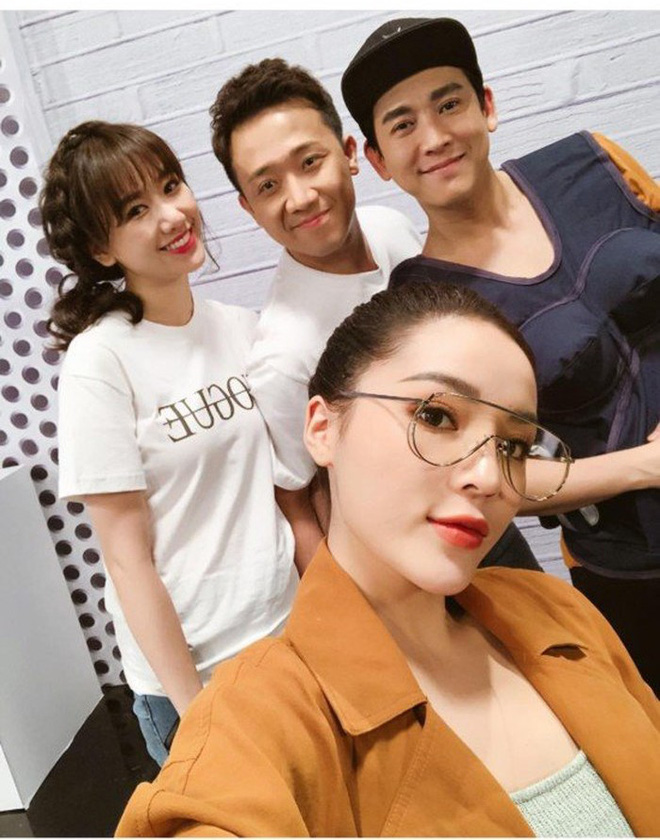 Nam tính ngời ngời, nhưng Kim Lý lại đụng hàng hết áo phông đến kính mắt với Kỳ Duyên-5
