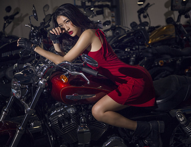 Siêu mẫu tạo hình bên môtô đốn tim phái mạnh-5