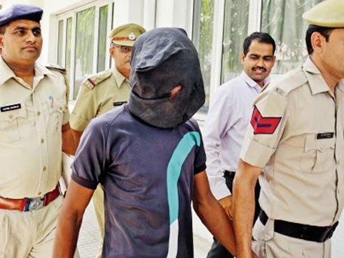 Lo sợ con gái 13 tuổi yêu sớm, người cha tự ra tay “trước khi quá muộn”