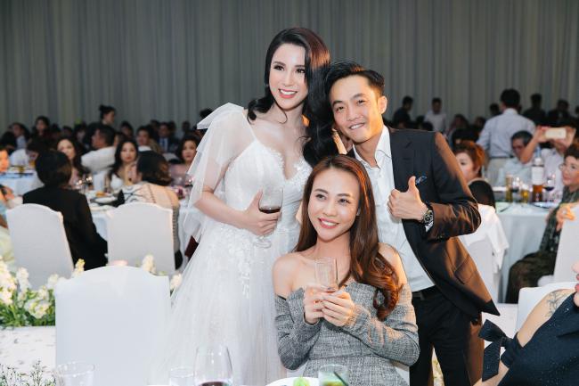 Cường Đô la công khai hôn Đàm Thu Trang trước trăm ánh mắt-7