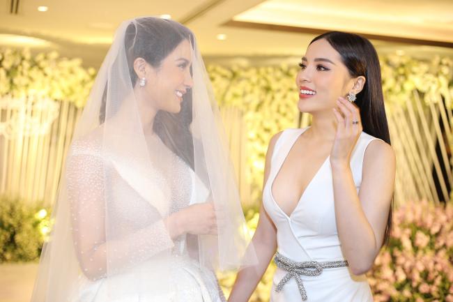 Cường Đô la công khai hôn Đàm Thu Trang trước trăm ánh mắt-10