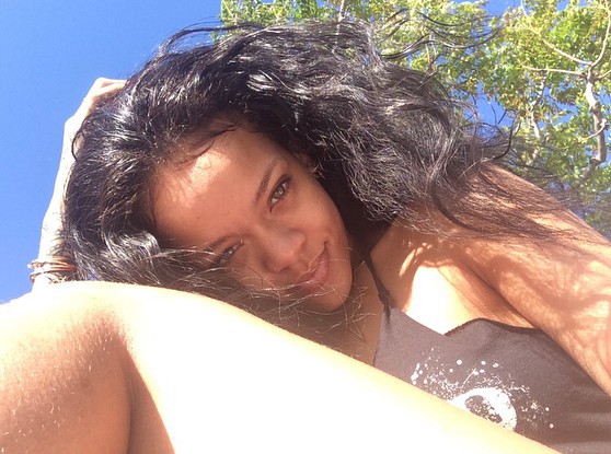 Nhiều cô nàng quyết không cạo lông chân nữa chỉ vì bức ảnh này của Rihanna-2