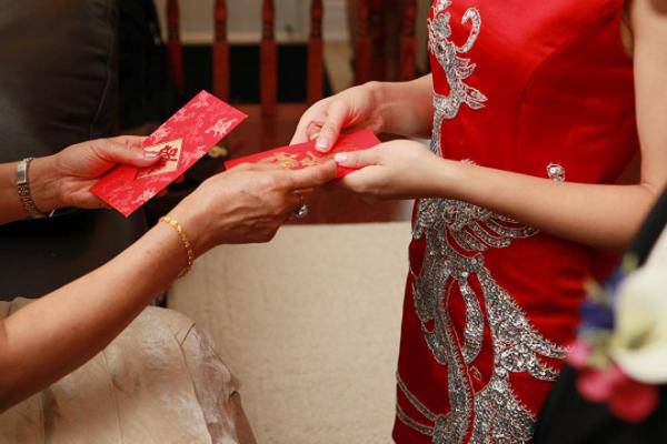 Ngàn lẻ chuyện bi hài của người được nhờ mừng đám cưới hộ-1