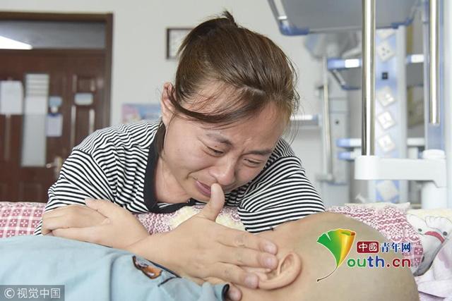 Bé trai 6 tuổi mỗi ngày phải tiêm 200 mũi vì một trận sốt cao 41,5 độ-2