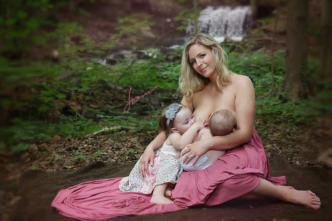 Bộ ảnh thiêng liêng mẹ cho 2 con bú cùng lúc đẹp đến nao lòng-7