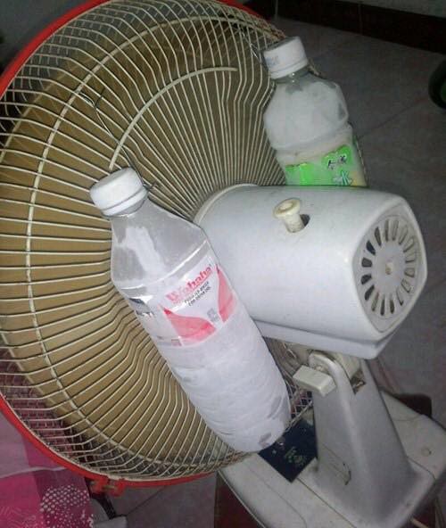 Dòng chữ nắn nót trên mũ bảo hiểm và vali chật ních BVS khiến dân mạng thắc mắc-3