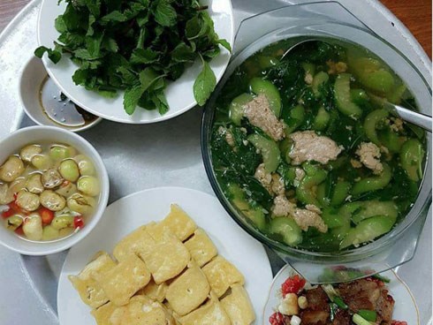 Khoe mâm cơm nấu cho gia đình bạn gái, thanh niên bị