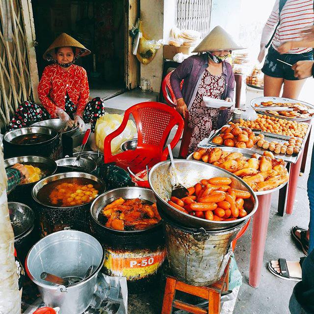 Lạc lối trong 3 con hẻm ăn vặt ngon-bổ-rẻ không thể bỏ lỡ khi du lịch Sài Gòn-9