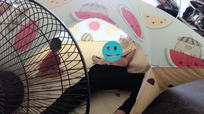 Những bí kíp chống nóng ngày hè của cư dân mạng: Hơi bất tiện nhưng mát là được-3