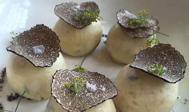 Mùa săn kim cương đen”- đặc sản đắt đỏ nhất thế giới dưới lòng đất-1