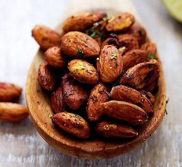 Trời nắng nóng khó chịu, tránh xa 5 loại thực phẩm càng ăn càng bốc hỏa-2