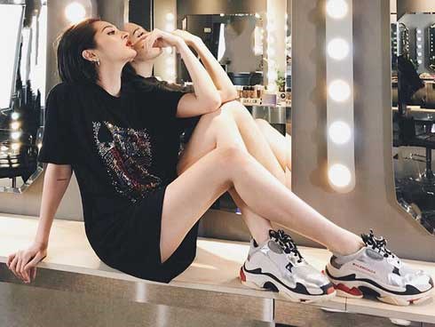 Mốt giấu quần vẫn là trend, nhưng chưa thấy ai táo bạo giấu 'triệt để' như Bảo Anh