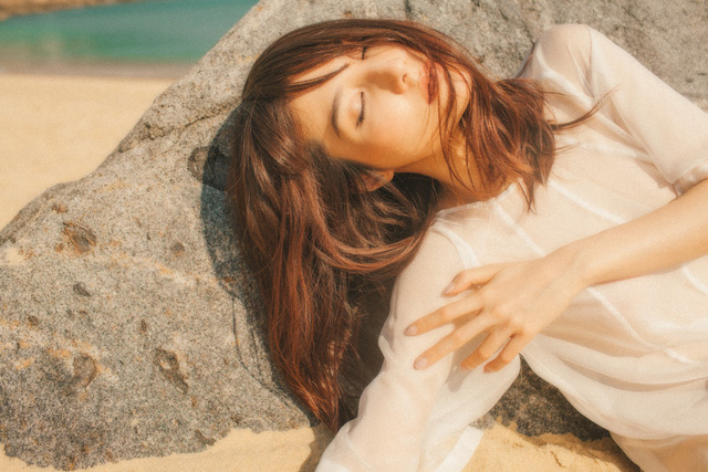 Diễm My 9x táo bạo bỏ nội y, khoe thân nóng bỏng-11