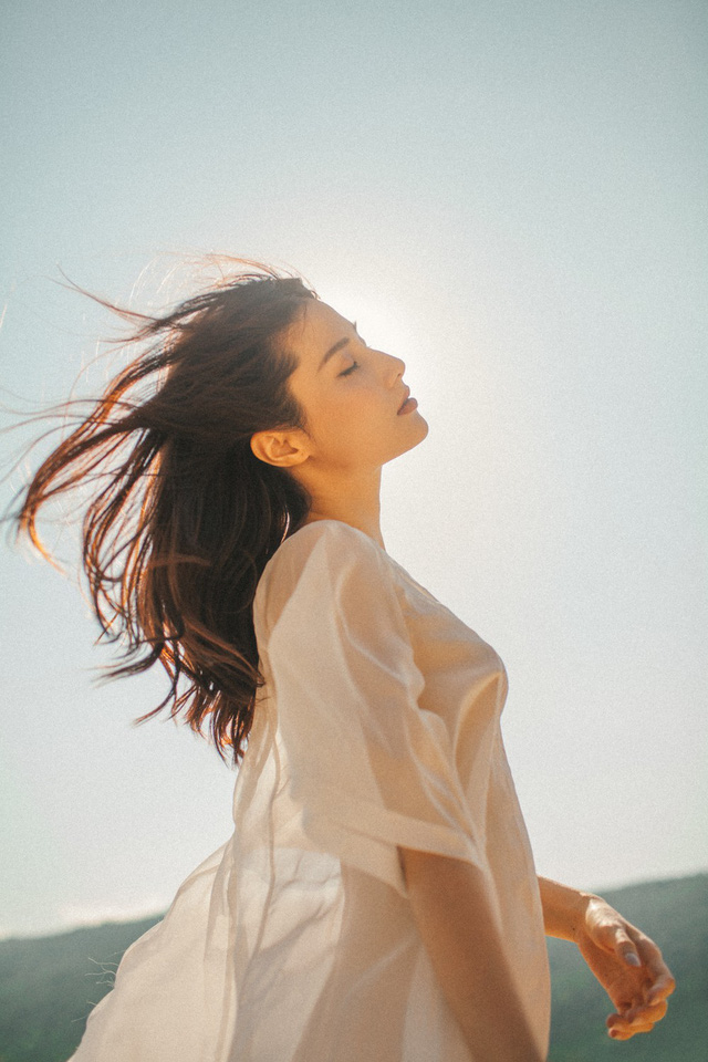 Diễm My 9x táo bạo bỏ nội y, khoe thân nóng bỏng-2