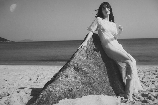 Diễm My 9x táo bạo bỏ nội y, khoe thân nóng bỏng-6