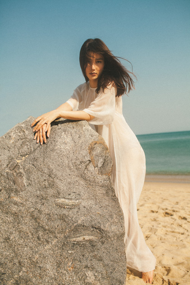 Diễm My 9x táo bạo bỏ nội y, khoe thân nóng bỏng-14