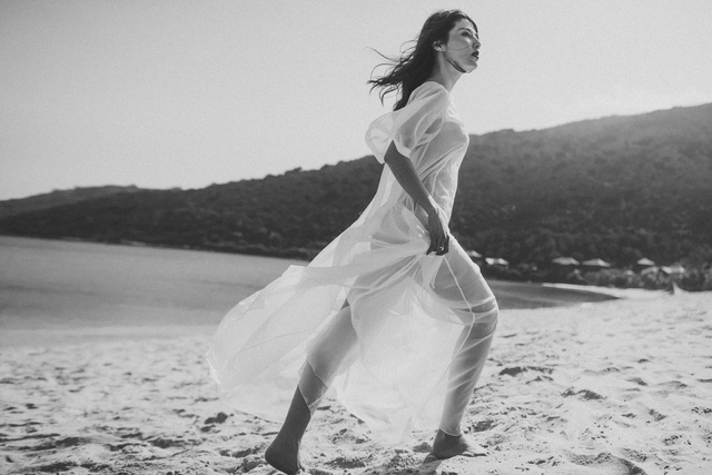 Diễm My 9x táo bạo bỏ nội y, khoe thân nóng bỏng-5