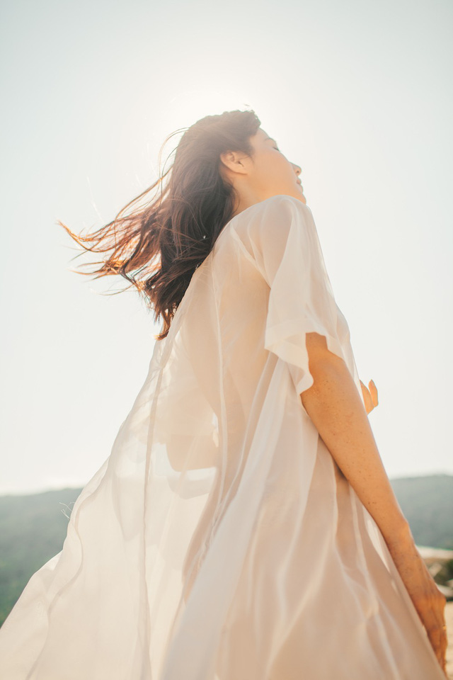 Diễm My 9x táo bạo bỏ nội y, khoe thân nóng bỏng-8