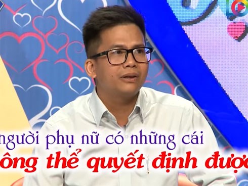 Bực mình với anh chàng gia trưởng, cô nàng quyết không bấm nút hẹn hò