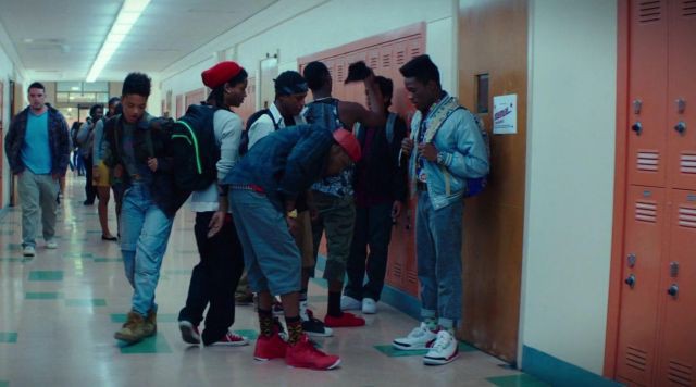 Nhóm thanh niên đi trấn lột giày Air Jordan nghìn đô, đến khi đem bán thì phát hiện ra hàng nhái giá bằng một phần mười-5