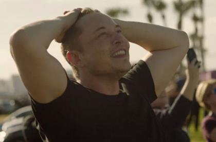 Tỷ phú công nghệ Elon Musk bất ngờ đi bán kẹo?-1
