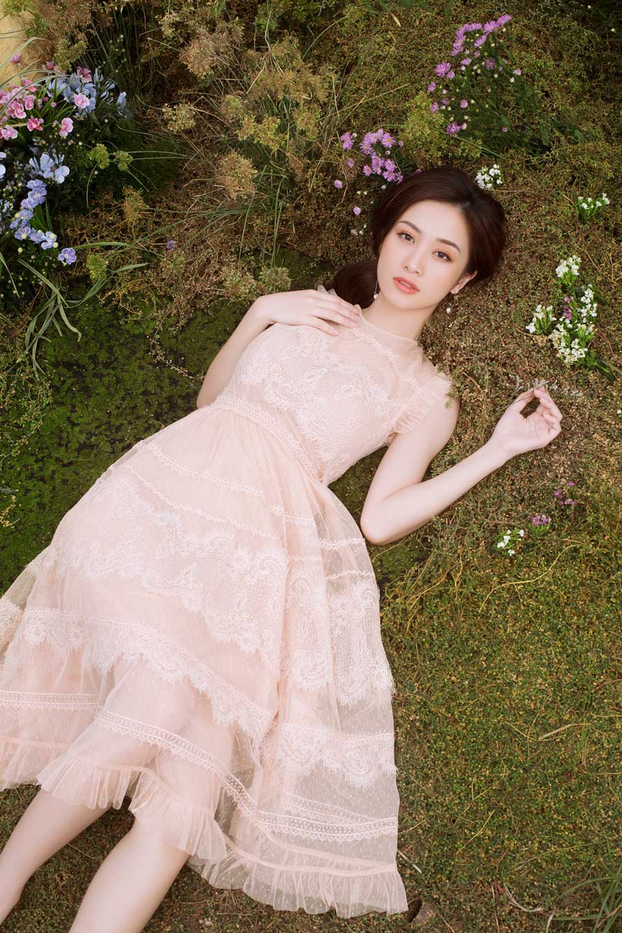 Vẻ đẹp mong manh khó rời mắt của Jun Vũ-2