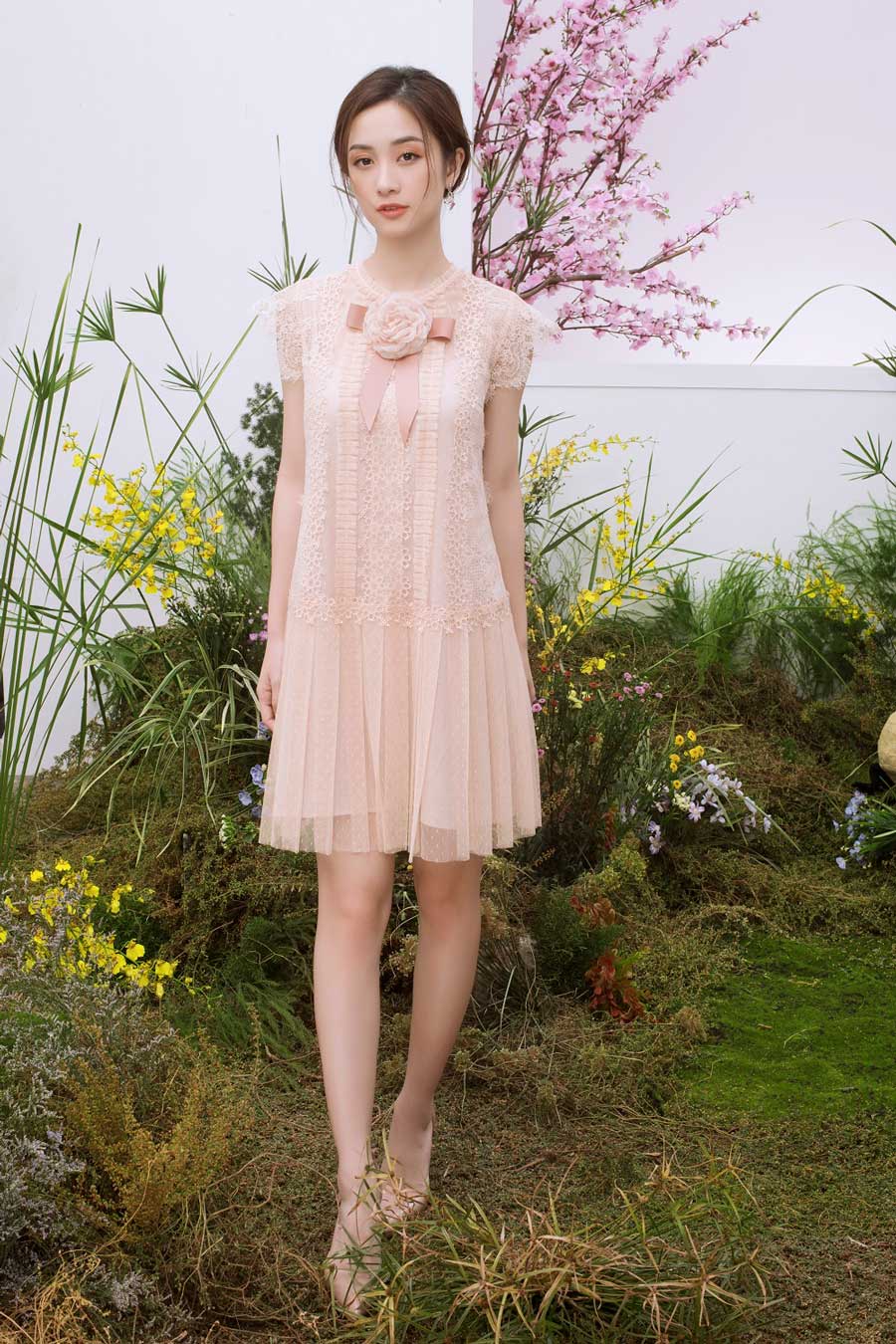 Vẻ đẹp mong manh khó rời mắt của Jun Vũ-6