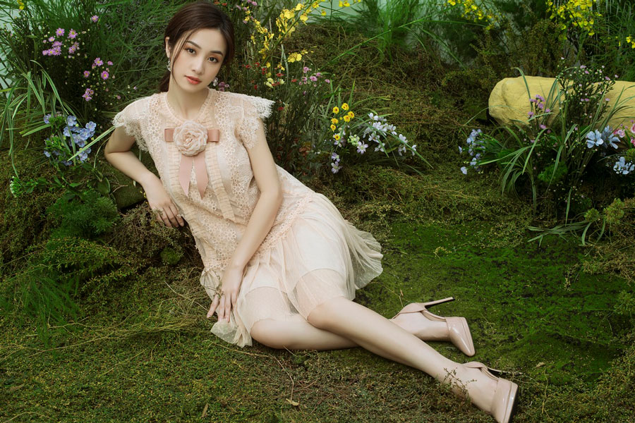 Vẻ đẹp mong manh khó rời mắt của Jun Vũ-7