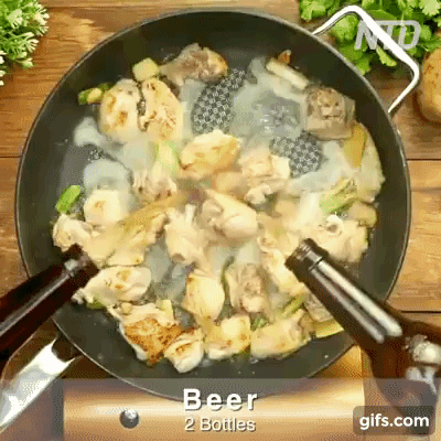 Bà mẹ đổ cả 2 chai bia vào chảo gà rang, cả nhà lắc đầu xác định đổ bỏ nhưng ăn rồi mới thấy ngon không tưởng-5