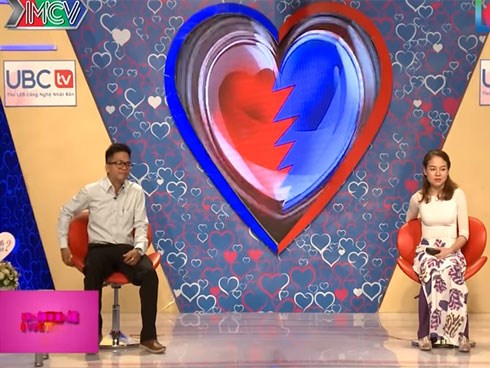 Bực mình với anh chàng gia trưởng, cô nàng quyết không bấm nút hẹn hò