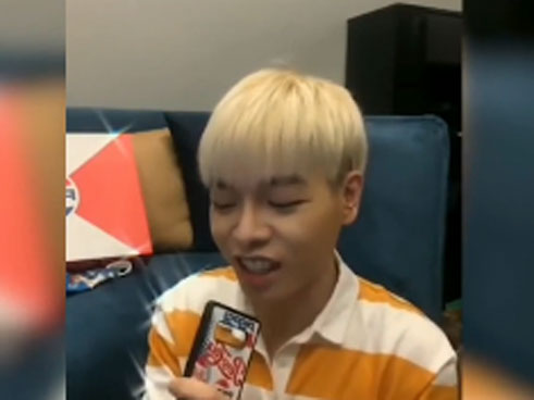 Được yêu cầu hát Chạy ngay đi, Đức Phúc chạy một mạch ra cửa-1