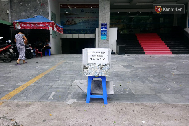 Những câu chuyện phía sau thùng tiền Bạn gặp khó khăn, lấy 3 tờ ở Sài Gòn: Từng có nhóm thanh niên đem bịch nilon tới hốt!-4