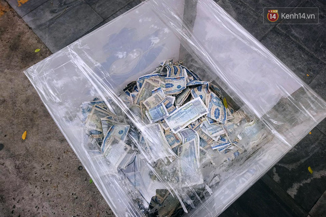 Những câu chuyện phía sau thùng tiền Bạn gặp khó khăn, lấy 3 tờ ở Sài Gòn: Từng có nhóm thanh niên đem bịch nilon tới hốt!-5