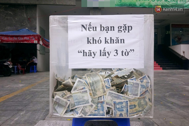 Những câu chuyện phía sau thùng tiền Bạn gặp khó khăn, lấy 3 tờ ở Sài Gòn: Từng có nhóm thanh niên đem bịch nilon tới hốt!-1