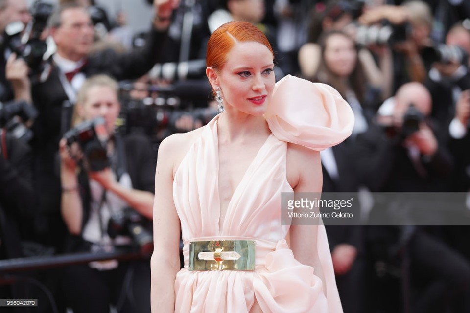 Cannes 2018: Phạm Băng Băng nhuộm xanh thảm đỏ, hở ngực vẫn được tận dụng triệt để-30
