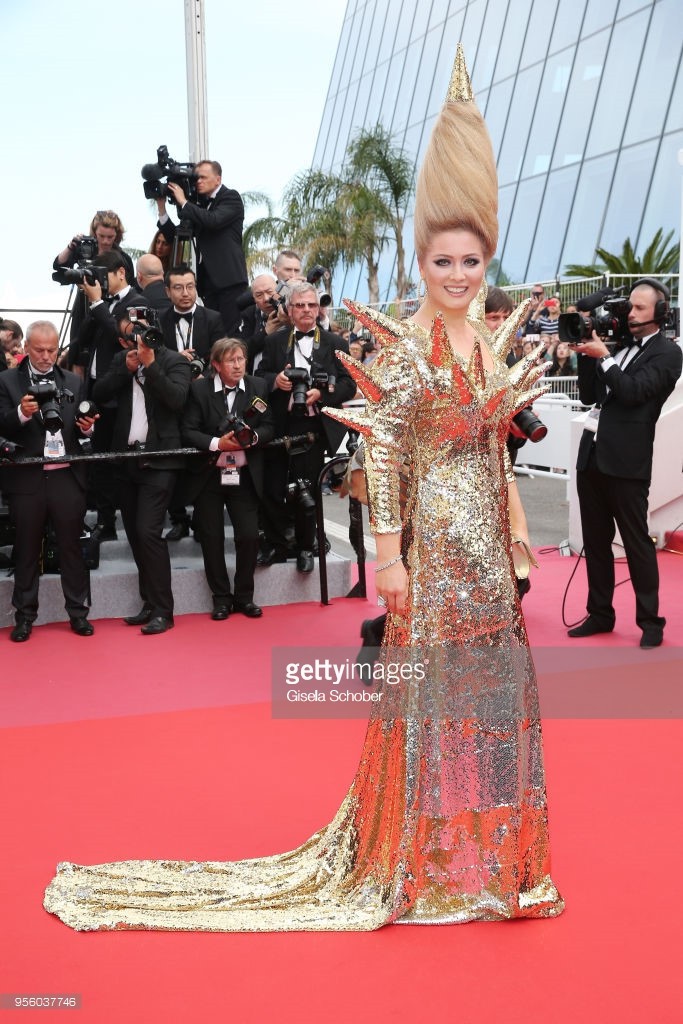 Cannes 2018: Phạm Băng Băng nhuộm xanh thảm đỏ, hở ngực vẫn được tận dụng triệt để-31