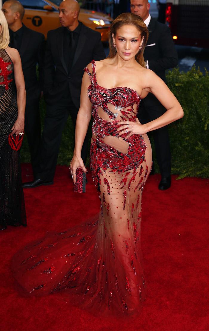 Đây chính là những bộ cánh xuyên thấu hở bạo nhất lịch sử của thảm đỏ Met Gala-3