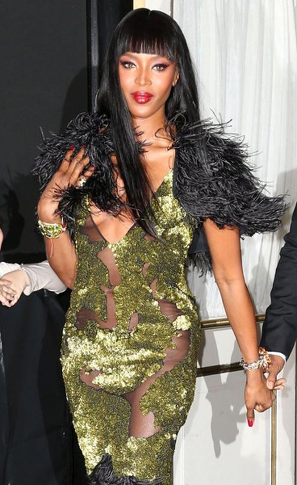 Đây chính là những bộ cánh xuyên thấu hở bạo nhất lịch sử của thảm đỏ Met Gala-13