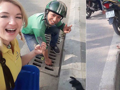 Hai tài xế GrabBike chui xuống cống để nhặt đồ hộ nữ du khách nước ngoài