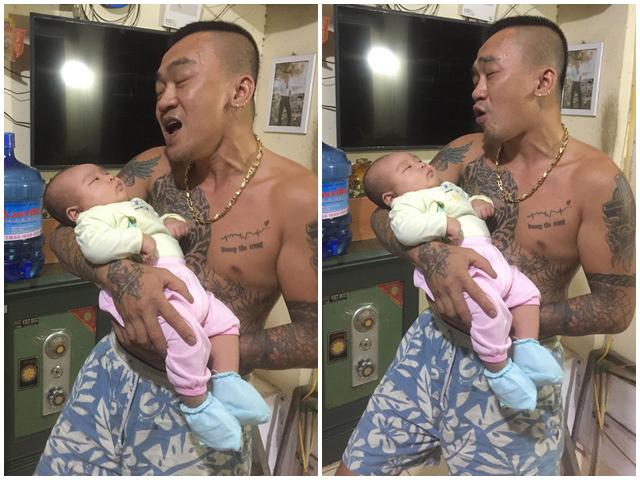 Ông bố xăm trổ ru con với lời lẽ bá đạo, xem clip chị em cười ngất-1