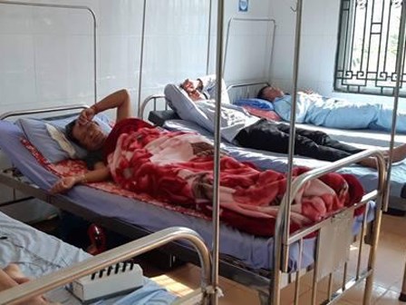 Cô dâu, chú rể nằm trong số 216 người nhập viện sau khi ăn cỗ cưới